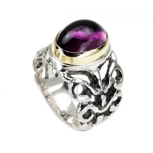 Sterling Silver Ring with Carvings and Garnet Stone Artistas e Marcas