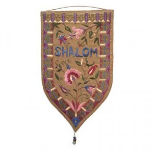 Yair Emanuel Gold Wall Hanging with Shalom in English Ocasiões Judaicas