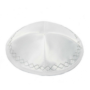 Terylene Kippah with Zigzag Lines and Four Sections in White Kipás