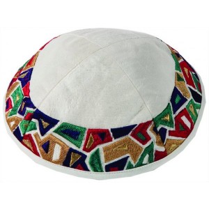 Yair Emanuel Kippah with Colorful Geometric Design in Red, Green, Yellow & Blue Artistas e Marcas