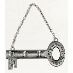 Silver Key Wall Hanging with Key Hooks and Scrolling Lines Arte Israelense