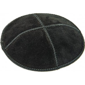 Suede Black Kippah with Four Sections in 17 cm Kipás
