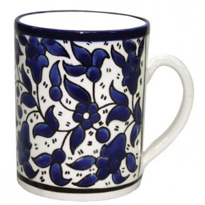 Armenian Ceramic Mug with Anemones Flower Motif in Blue Cerâmica Armênia