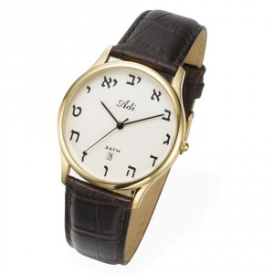 Adi Classic Golden Watch Featuring Hebrew Letters Acessórios
