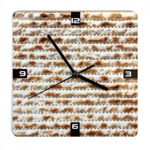 Illustrated Matzah Wooden Clock By Ofek Wertman Decoração do Lar
